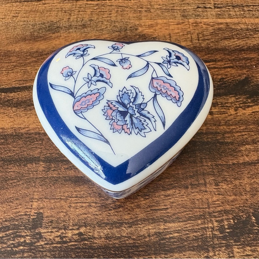Vintage Porcelain Otagiri Blue Flower “Maryann” heart shaped trinket dish